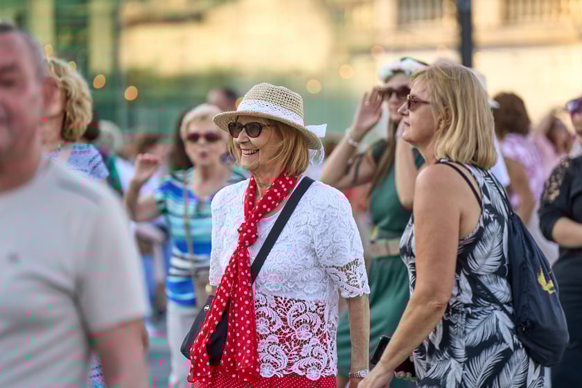 Wrocławska Potańcówka na placu Wolności - czerwiec 2024. „Domówka pod gwiazdami”