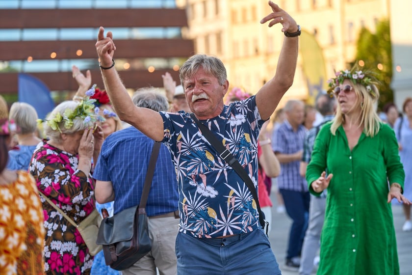 Wrocławska Potańcówka na placu Wolności - czerwiec 2024. „Domówka pod gwiazdami”