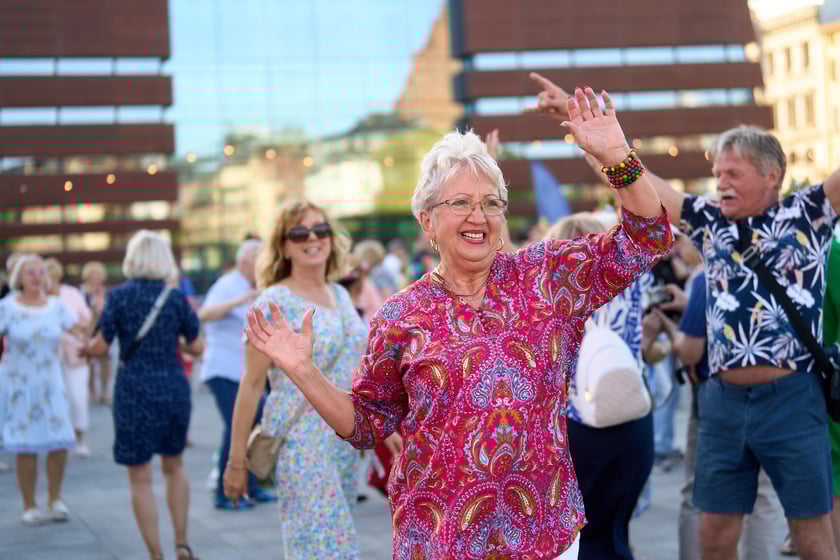 Wrocławska Potańcówka na placu Wolności - czerwiec 2024. „Domówka pod gwiazdami”