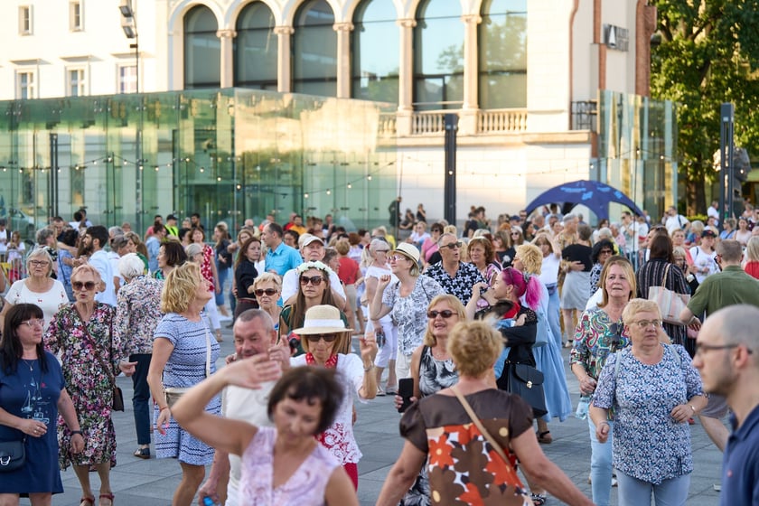 Wrocławska Potańcówka na placu Wolności - czerwiec 2024. „Domówka pod gwiazdami”