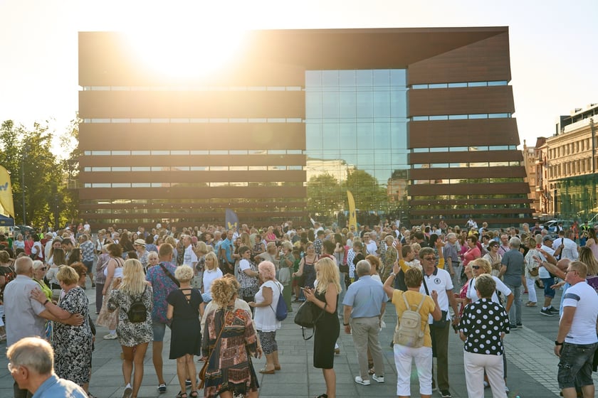 Wrocławska Potańcówka na placu Wolności - czerwiec 2024. „Domówka pod gwiazdami”