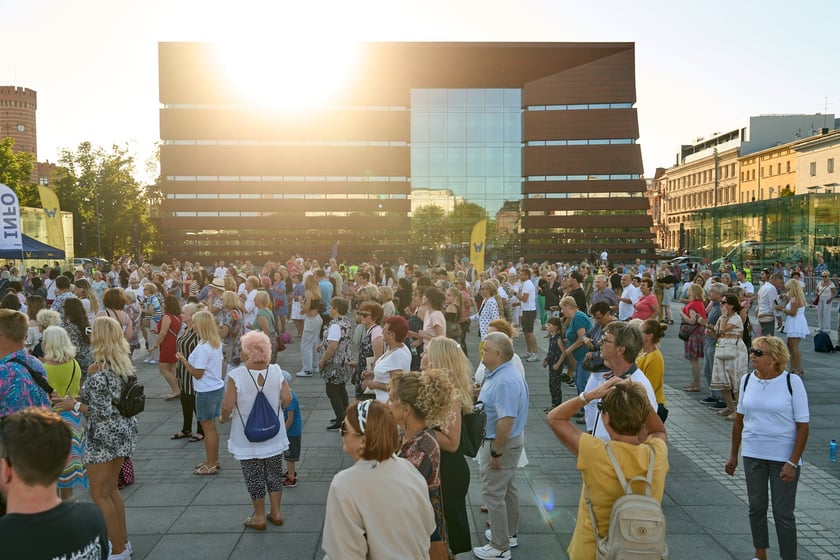 Wrocławska Potańcówka na placu Wolności - czerwiec 2024. „Domówka pod gwiazdami”