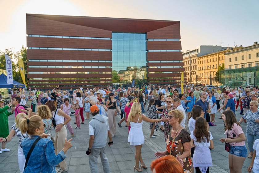 Wrocławska Potańcówka na placu Wolności - czerwiec 2024. „Domówka pod gwiazdami”