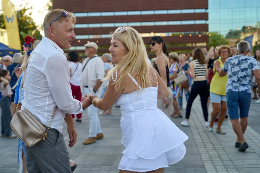 Wrocławska Potańcówka na placu Wolności - czerwiec 2024. „Domówka pod gwiazdami”