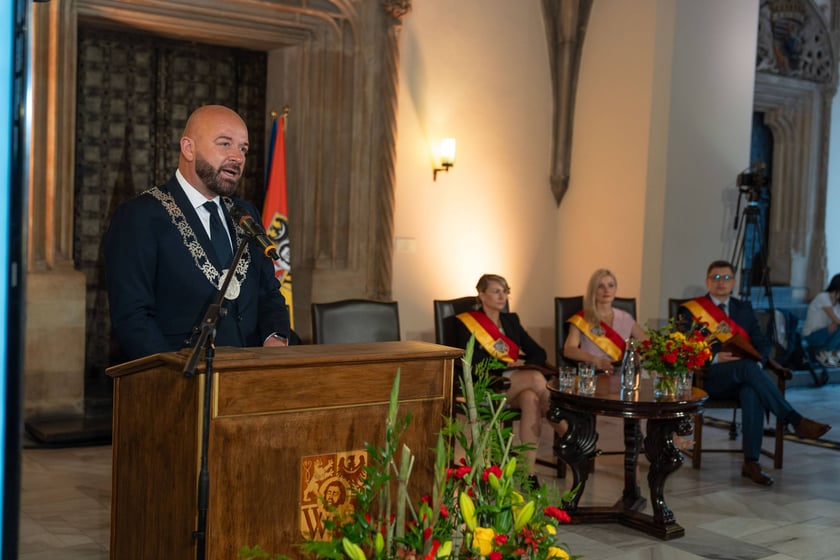 Uroczysta sesja we Wrocławiu - 24 czerwca. Na zdjeciu prezydent Wrocławia&nbsp;