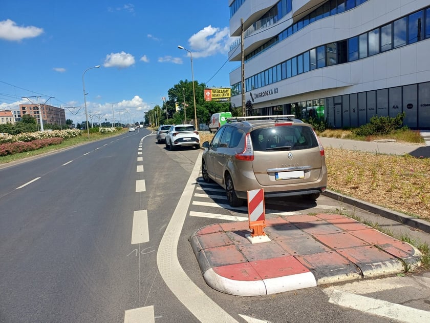 Przykłady niezgodnego z prawem parkowania