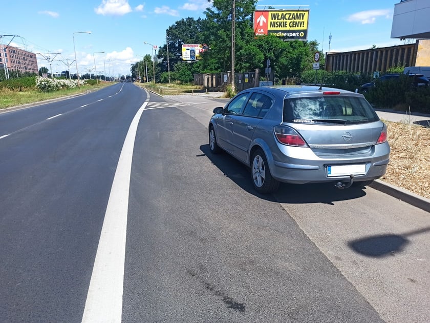 Przykłady niezgodnego z prawem parkowania