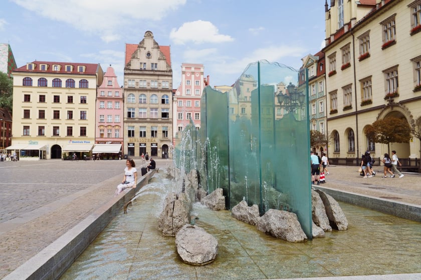 Fontanna &bdquo;Zdr&oacute;j&rdquo; na wrocławskim rynku