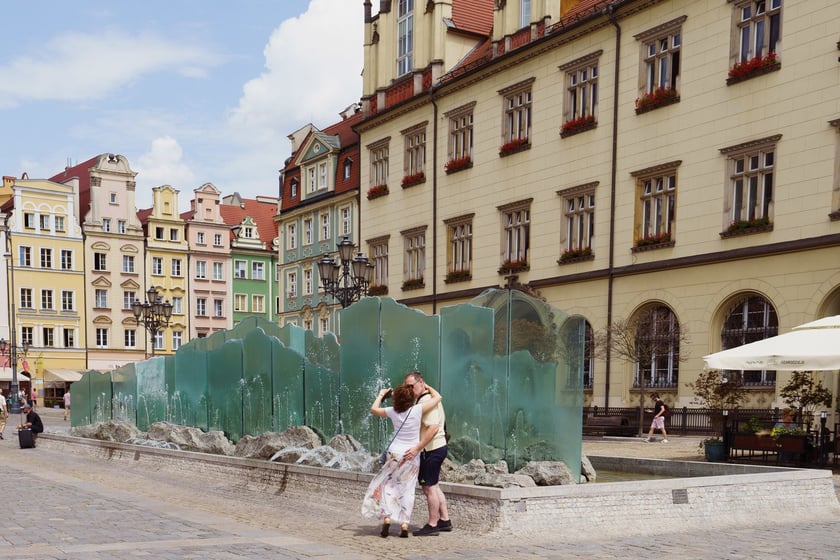 Fontanna &bdquo;Zdr&oacute;j&rdquo; na wrocławskim rynku