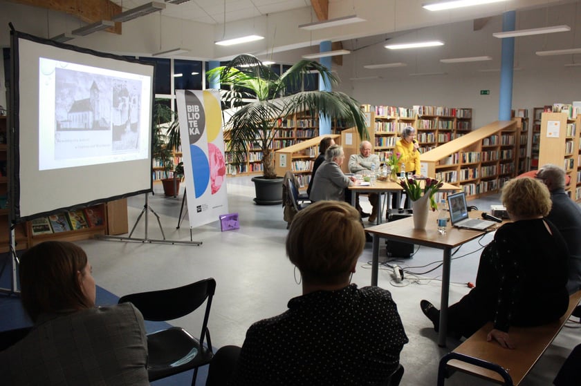 Oporowskie Spotkania z Historią w bibliotece przy ul. Morelowskiego (filia nr 3 Miejskiej Biblioteki Publicznej)