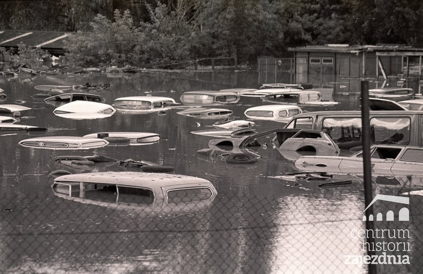 Wieka pow&oacute;dź we Wrocławiu, zalany parking na Swojczycach
&nbsp;