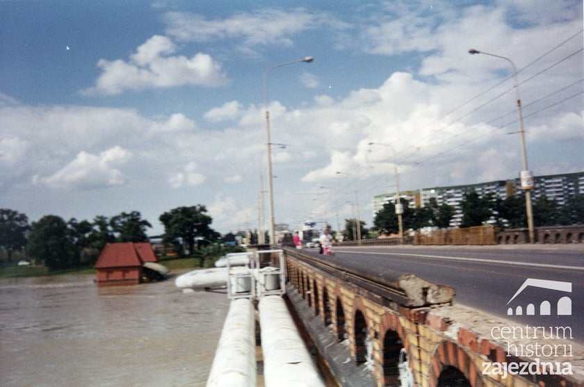 Wielka ppow&oacute;dź we Wrocławiu. Zdjęcie Odry zrobione z Mostu Osobowickiego