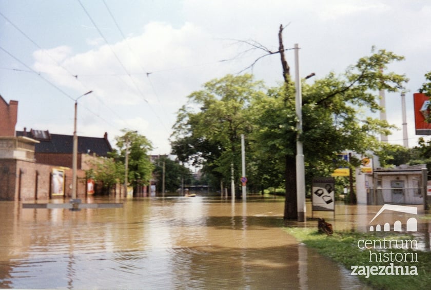 Wielka pow&oacute;dź we Wrocławiu, ul. Reymonta