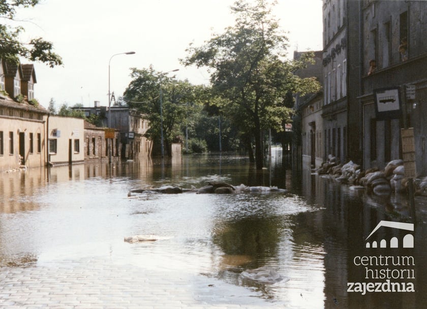 Wielka pow&oacute;dź we Wrocławiu, ul. Krzywoustego