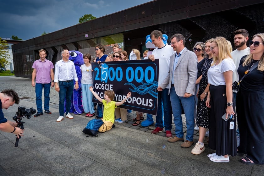 Hydropolis &ndash; jedyne w Europie centrum wiedzy o wodzie &ndash; odwiedził dziś (16 lipca) 2,5-milionowy gość! A właściwie czworo gości.
