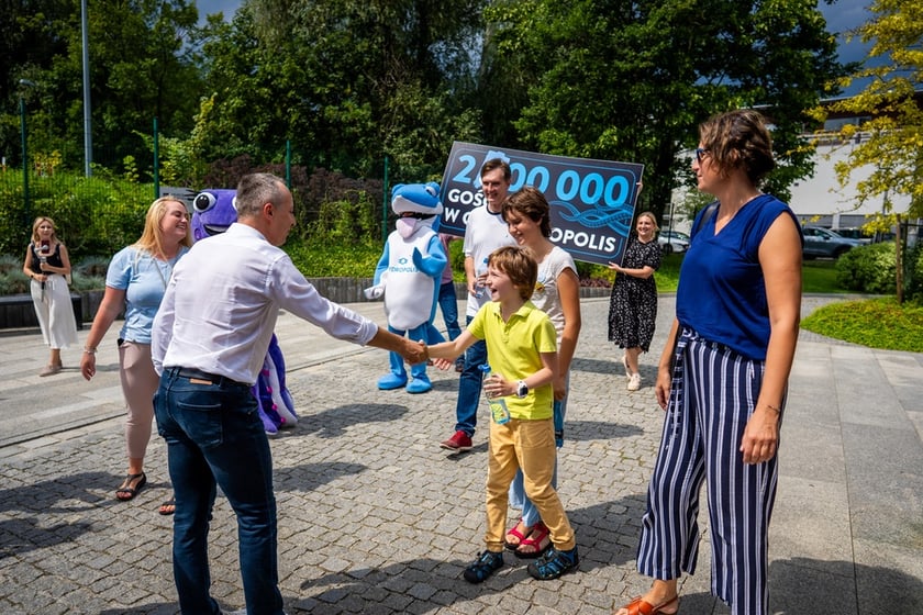Hydropolis &ndash; jedyne w Europie centrum wiedzy o wodzie &ndash; odwiedził dziś (16 lipca) 2,5-milionowy gość! A właściwie czworo gości.