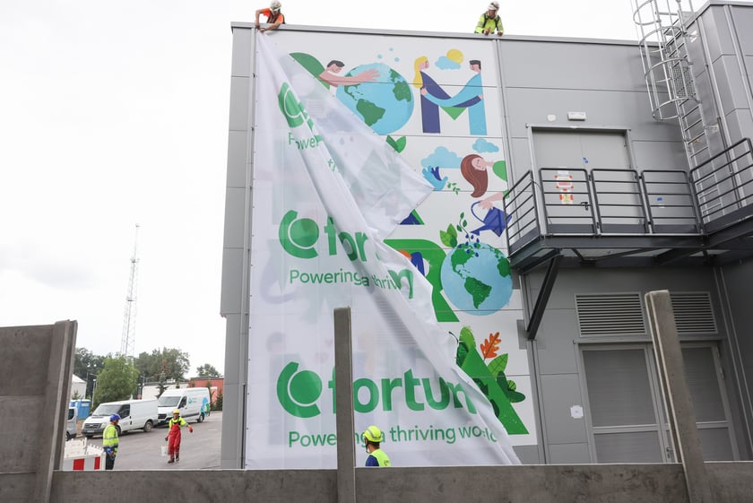 Odsłonięcie muralu na Wrompie