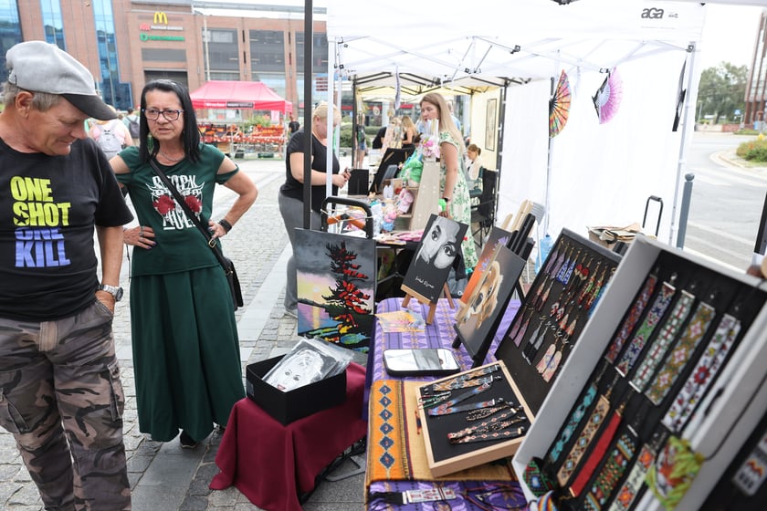 Ręki Dzieła Fest na ulicy Oławskiej we Wrocławiu
