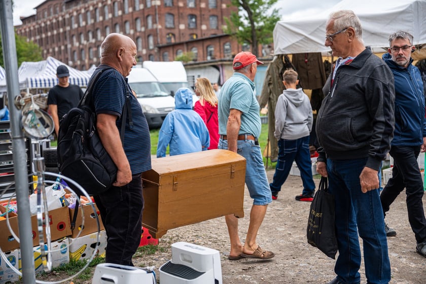 Pchli targ "Na Młynie" pełen jest skarbów. Można je zdobyć - lub tylko pooglądać - w niedziele między godz. 6 a 15