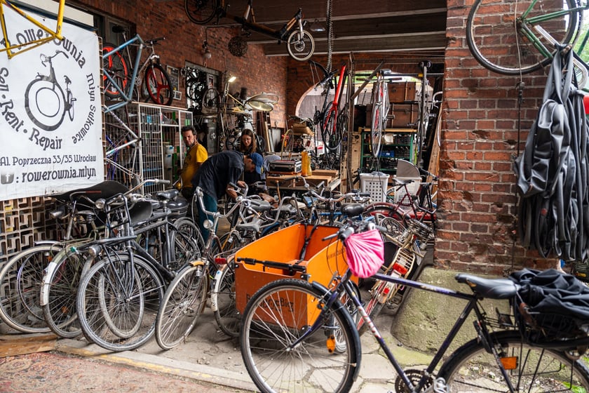 Pchli targ "Na Młynie" pełen jest skarbów. Można je zdobyć - lub tylko pooglądać - w niedziele między godz. 6 a 15