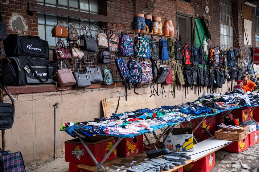 Pchli targ "Na Młynie" pełen jest skarbów. Można je zdobyć - lub tylko pooglądać - w niedziele między godz. 6 a 15