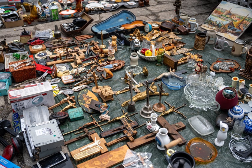 Pchli targ "Na Młynie" pełen jest skarbów. Można je zdobyć - lub tylko pooglądać - w niedziele między godz. 6 a 15