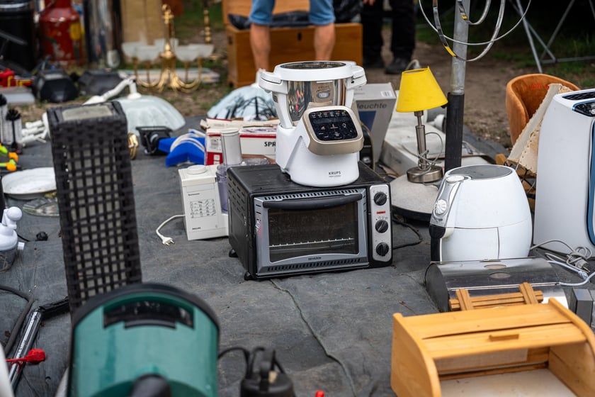 Pchli targ "Na Młynie" pełen jest skarbów. Można je zdobyć - lub tylko pooglądać - w niedziele między godz. 6 a 15