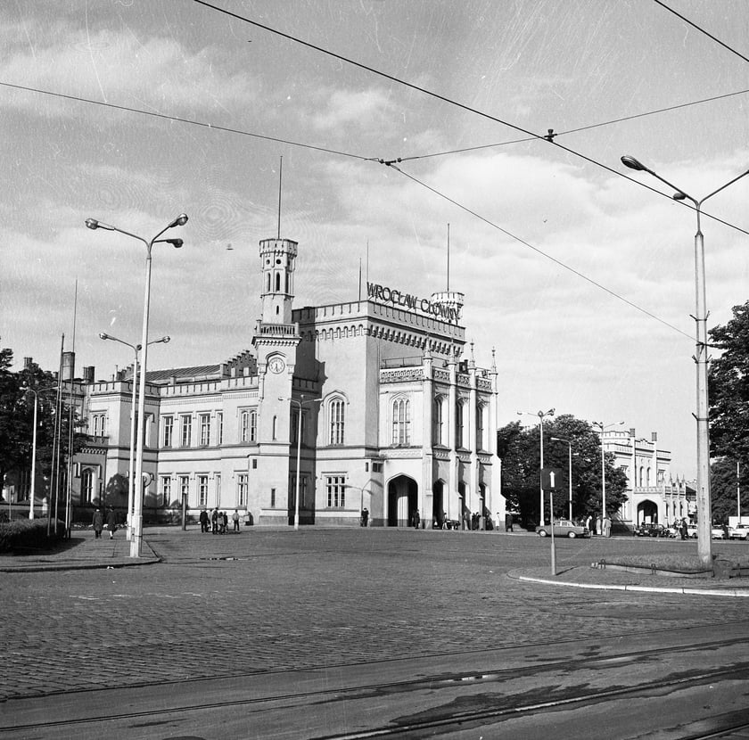 Dworzec Gł&oacute;wny we Wrocławiu w latach 70. XX w.