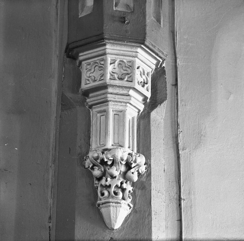 Dworzec Gł&oacute;wny we Wrocławiu w latach 70. Neogotycka konsola