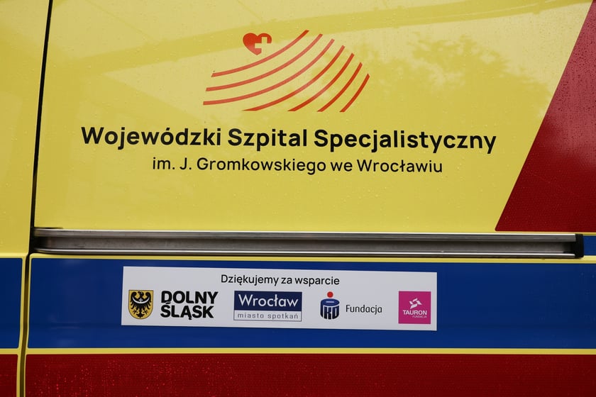 Wojewódzki Szpital Specjalistyczny im. J. Gromkowskiego uruchamia nową karetkę neonatologiczną