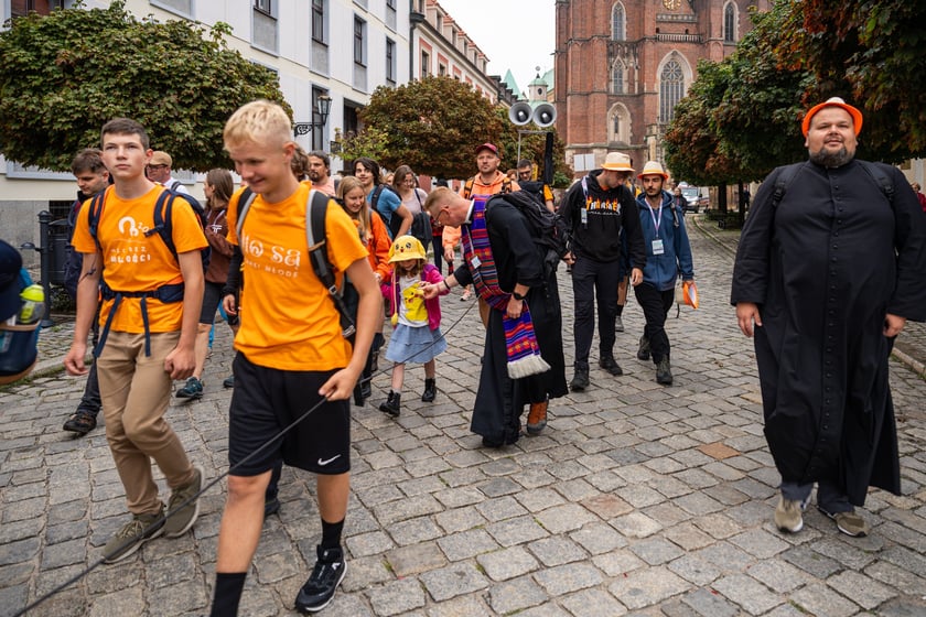 Początek pieszej pielgrzymki na Jasną Górę we Wrocławiu, 2 sierpnia 2024