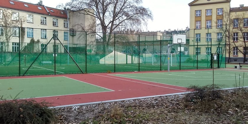Budowa boiska dla LO XII przy pl. Orląt Lwowskich