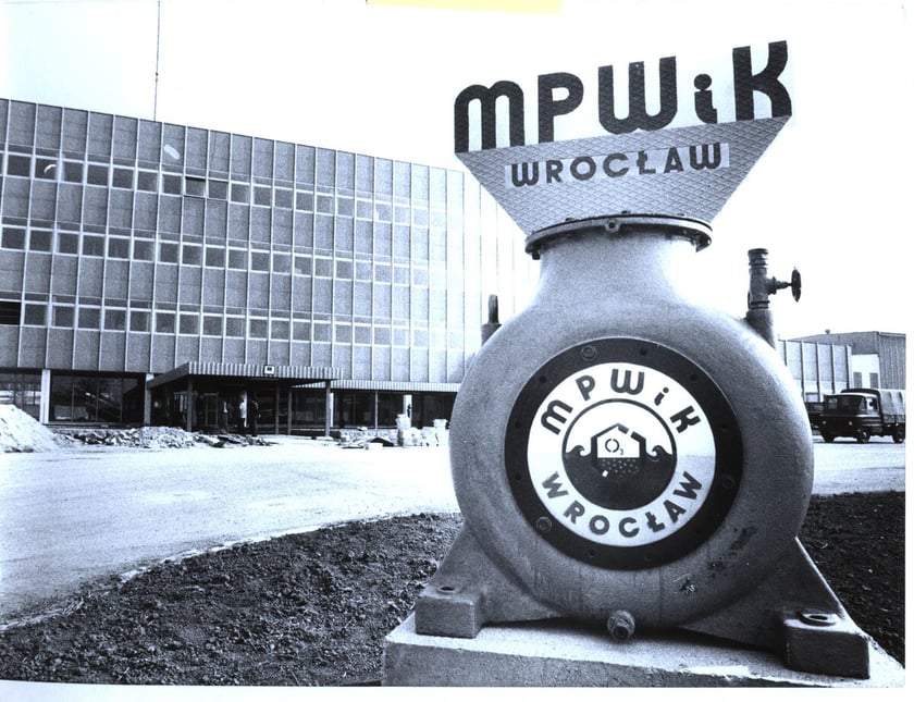 uruchomienie akładu Produkcji Wody Mokry Dw&oacute;r, rok 1982