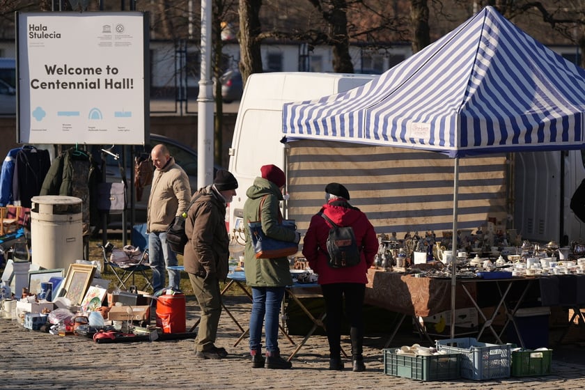 Giełda Staroci pod Halą Stulecia we Wrocławiu