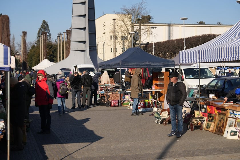 Giełda Staroci pod Halą Stulecia we Wrocławiu