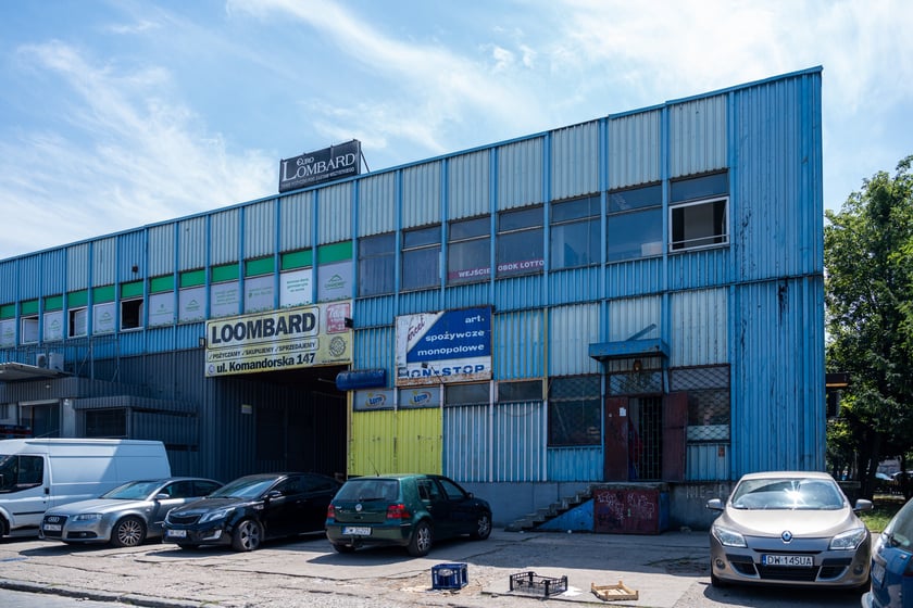 Budynki handlowe ul. Trwała 7, zdjęcia z lipca 2024