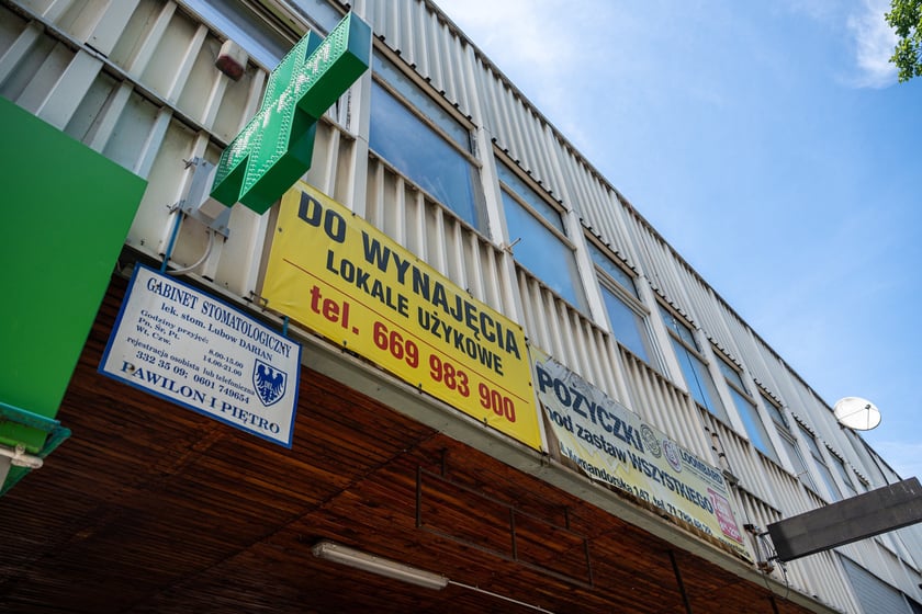 Budynki handlowe ul. Trwała 7, zdjęcia z lipca 2024