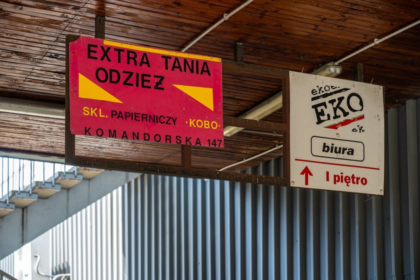 Budynki handlowe ul. Trwała 7, zdjęcia z lipca 2024