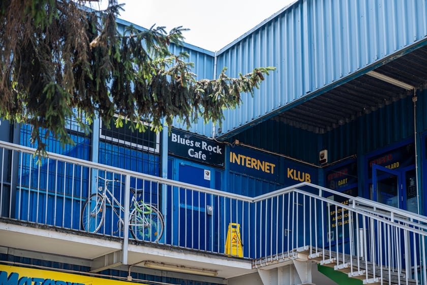 Budynki handlowe ul. Trwała 7, zdjęcia z lipca 2024