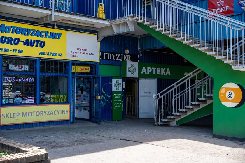 Budynki handlowe ul. Trwała 7, zdjęcia z lipca 2024