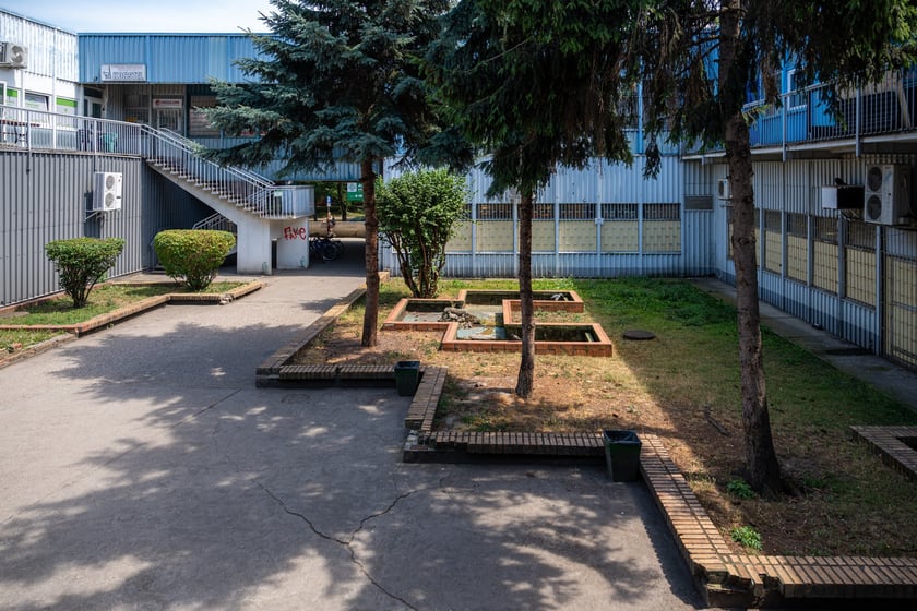 Budynki handlowe ul. Trwała 7, zdjęcia z lipca 2024