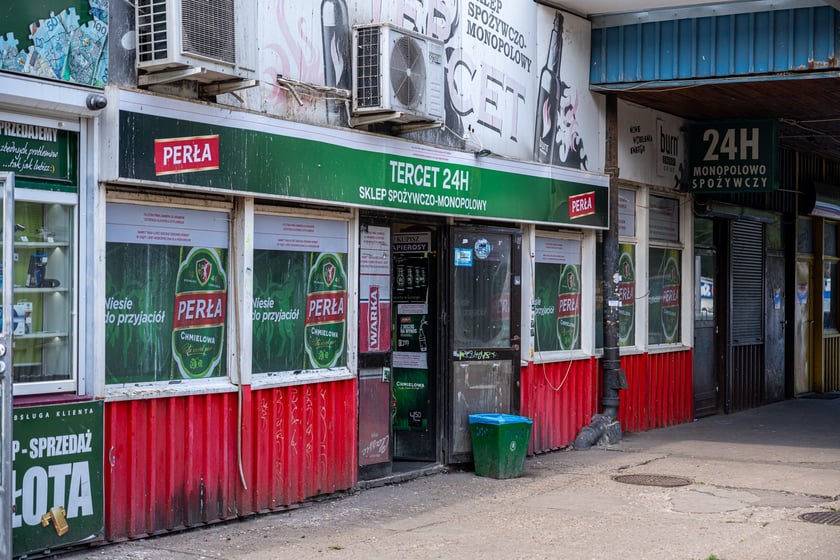 Budynki handlowe ul. Trwała 7, zdjęcia z lipca 2024