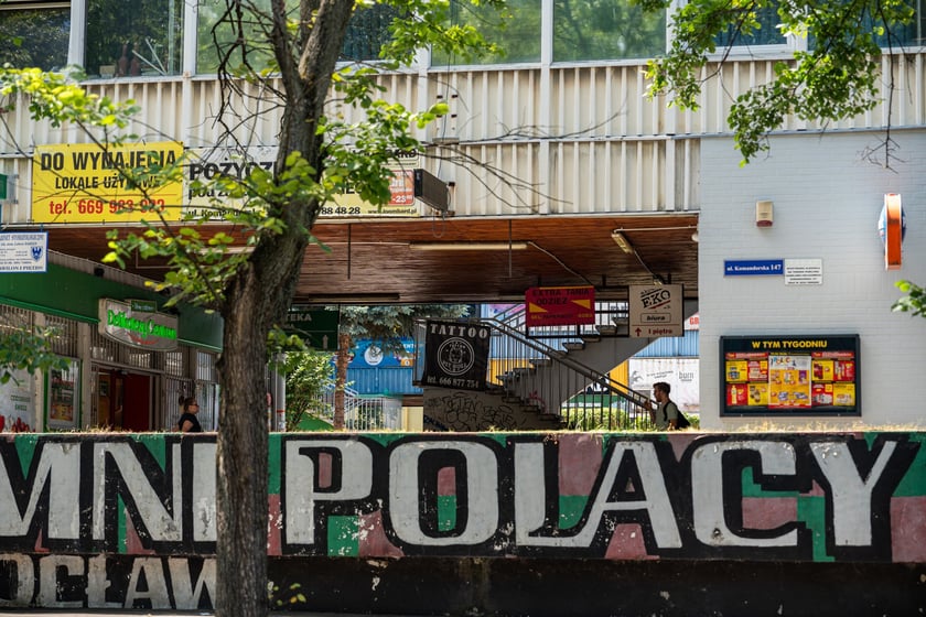 Budynki handlowe ul. Trwała 7, zdjęcia z lipca 2024