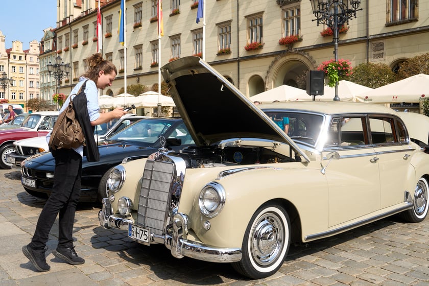 Samochody na MotoClassic 2024 r.