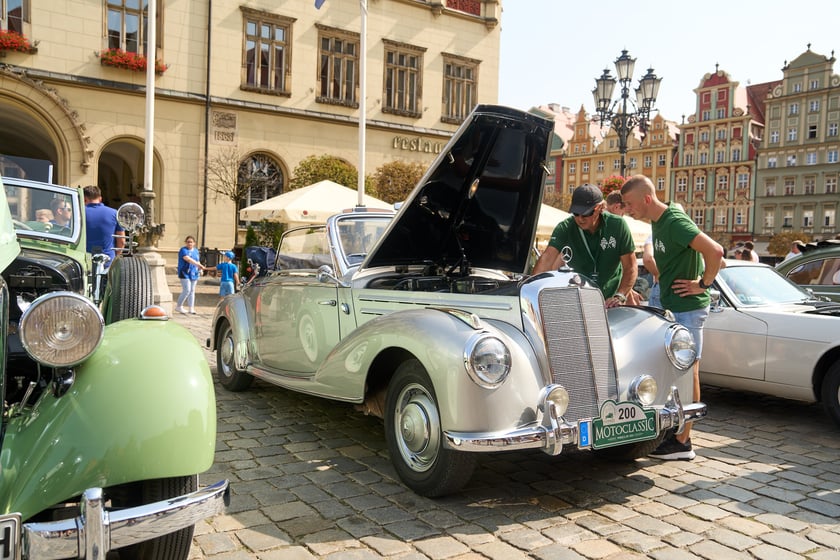 Samochody na MotoClassic 2024 r.