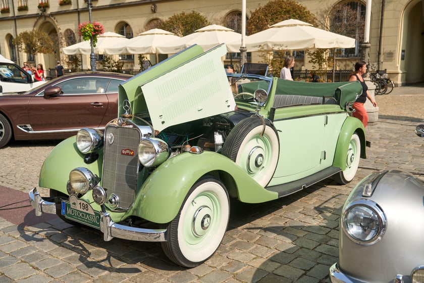 Samochody na MotoClassic 2024 r.
