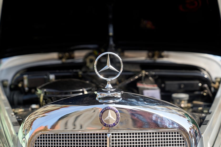 Samochody na MotoClassic 2024 r.