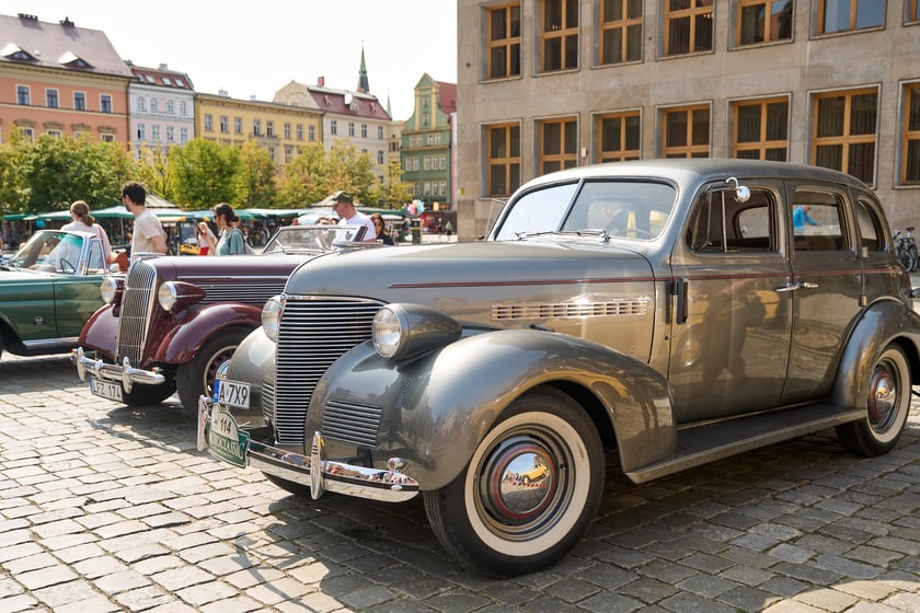 Samochody na MotoClassic 2024 r.