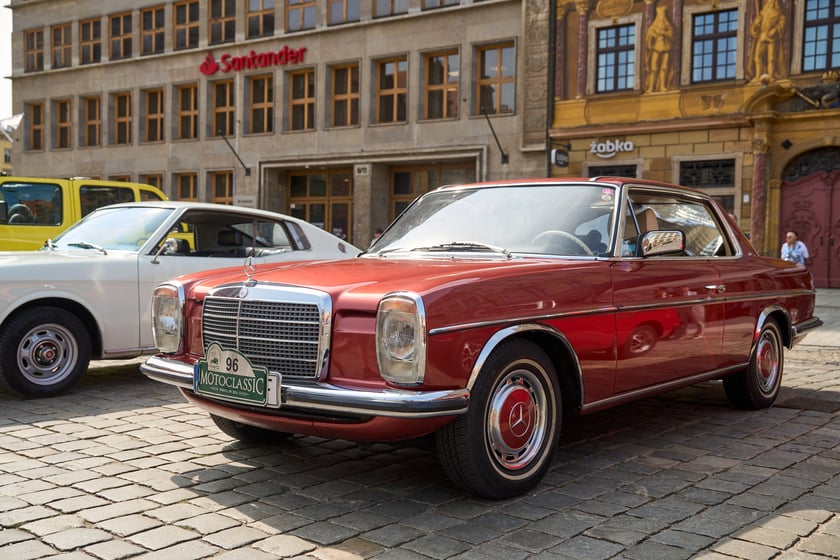 Samochody na MotoClassic 2024 r.