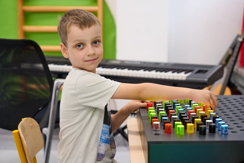 Sala integracji sensorycznej w przedszkolu integracyjnym nr 35 &bdquo;Tęczowy Domek&rdquo; przy ul. gen. K. Pułaskiego prezentowana podczas konferencji zorganizowanej 23 sierpnia z okazji uruchomienia we Wrocławiu 35 nowych sal